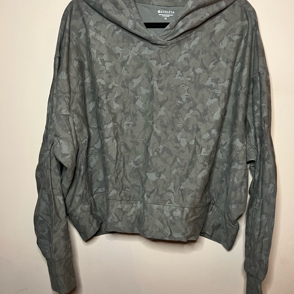 Athleta Women's Farallon Printed Sweatshirt Stratum Camo Laurel Olive Green | XL